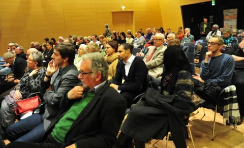Die folgenden fünf Bilder zeigen, dass die Teilnehmer des Kolloquiums mit großer Aufmerksamkeit die Beiträge der Redner verfolgten.