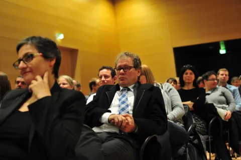Die folgenden fünf Bilder zeigen, dass die Teilnehmer des Kolloquiums mit großer Aufmerksamkeit die Beiträge der Redner verfolgten.