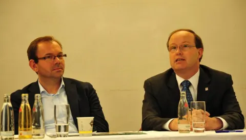 Bild 22: Mit Werten, die durchaus auch religiös fundiert sein können, sollte Politik gemacht werden, nicht mit Religion, so Mathias Wagner, Sprecher der Grünen-Fraktion im Hessischen Land-tag. Dass bei bestimmten Fragen seine religiöse Grundhaltung eine R