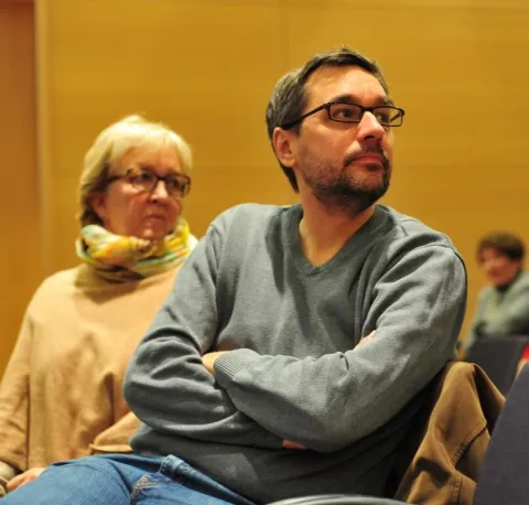 Gespannt verfolgten die Teilnehmer der Veranstaltung die Diskussion, wie die beiden Bilder zeigen.