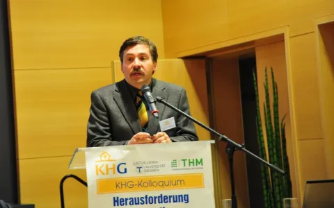 Hocherfreut über den sehr guten Besuch zeigte sich Hochschulpfarrer Dr. Siegfried Karl in seiner Eröffnungsrede.